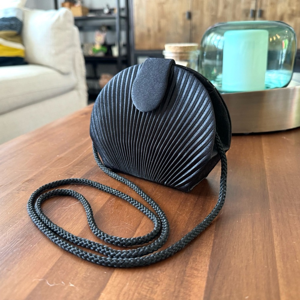 Bijoux Terner Black Clamshell Evening Bag - Picture 2 of 9